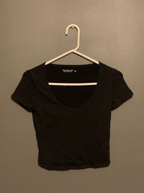 Abercrombie & Fitch Black Scoop-Neck Ribbed Crop Tee